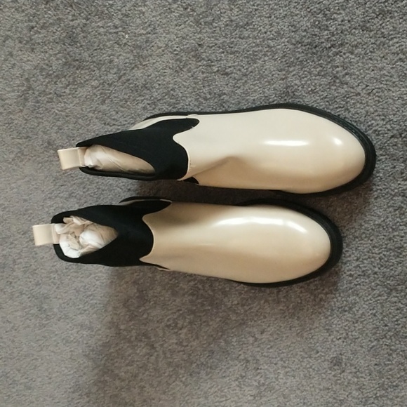 New Ivory/Black Rain Boots by Matisse, Size 10 M - Picture 2 of 5